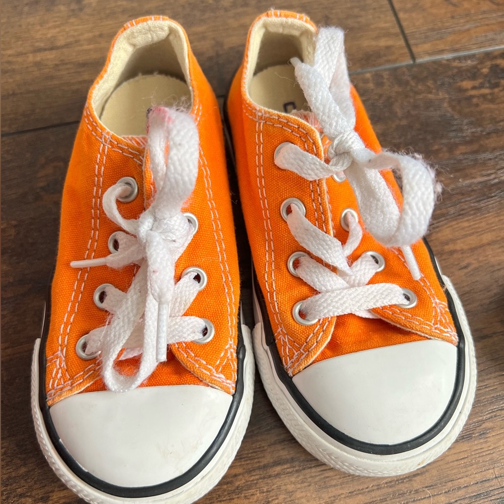 Converse Toddler sneakers size 7